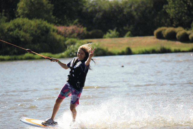 Ski nautique, téléski, bouée tractée