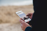 mockdrop-iphone-6-at-the-beach-4-10230