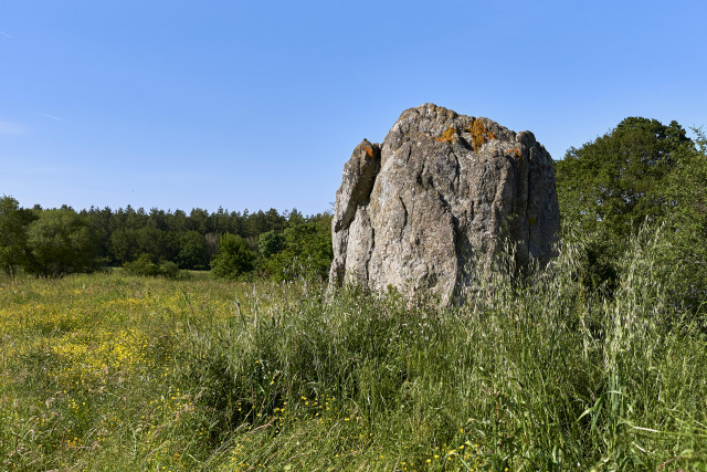 2023-05-menhir-de-la-me-gerie-181654-8270