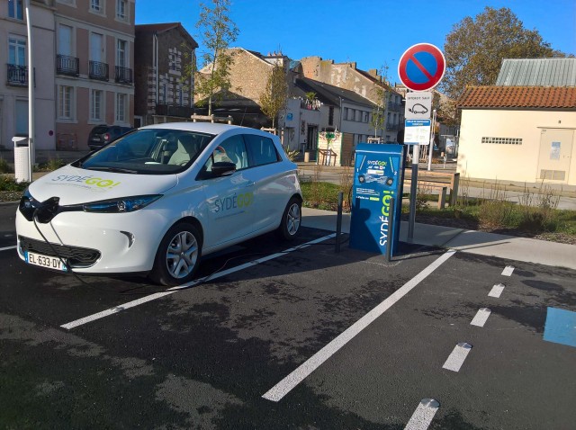 borne-de-recharge-voiture-electrique-ccse-loire-atlantique-stbrevin-3-1880