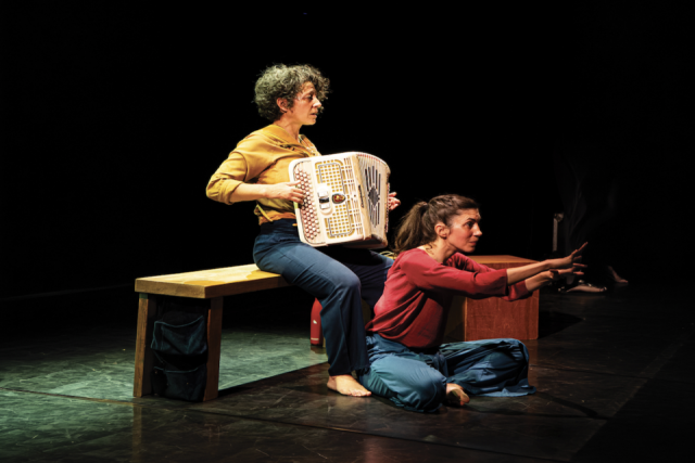 07.21_© Merewyn Braconnier_La main gestueuse  - saint-brevin