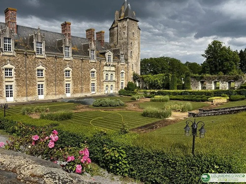 chateau-de-la-groulais-blain-allees-gravier-avec-nidagravel-1-1024x768-30303