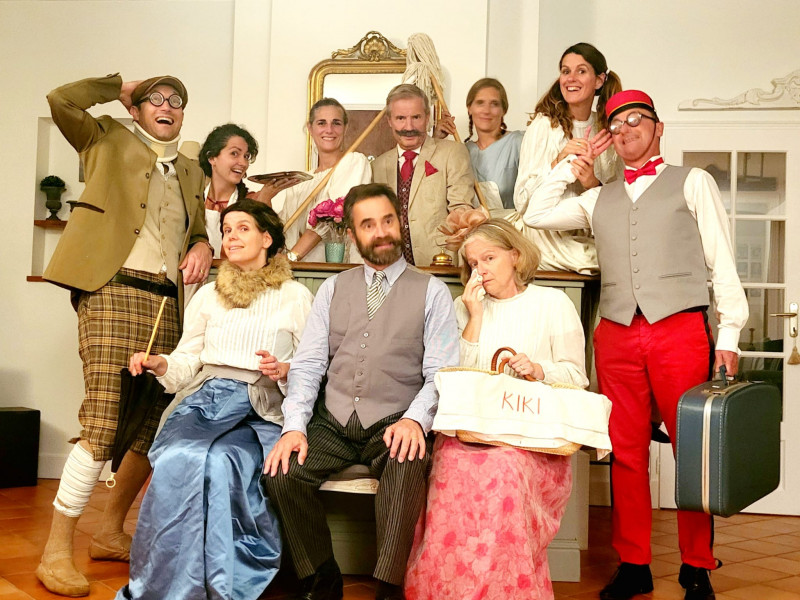 frou-frou-les-bains-la-troupe-2-17961