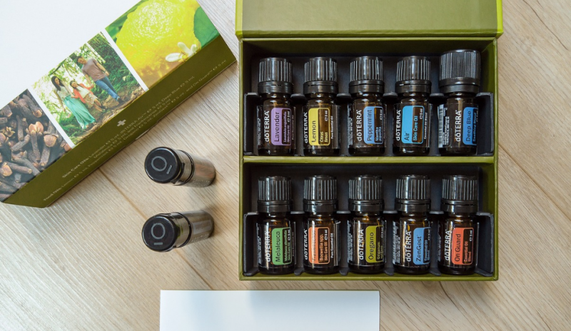 huiles-essentielles-trousse-visuel-30246 huiles-essentielles-trousse-visuel-30246
