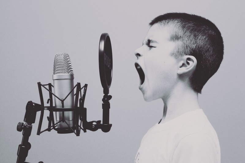 microphone-1209816-1920-12969