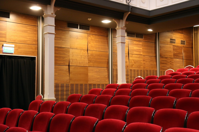 performance-hall-1727890-1280-20020