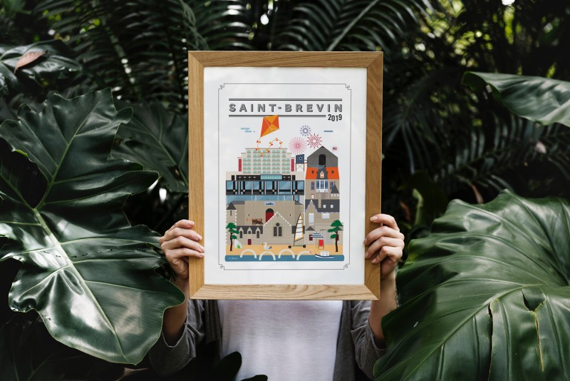 woman-holding-wooden-poster-frame-mockup-7849
